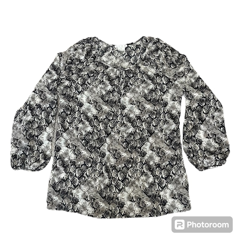 Como size XL women’s snakes skin print blouse